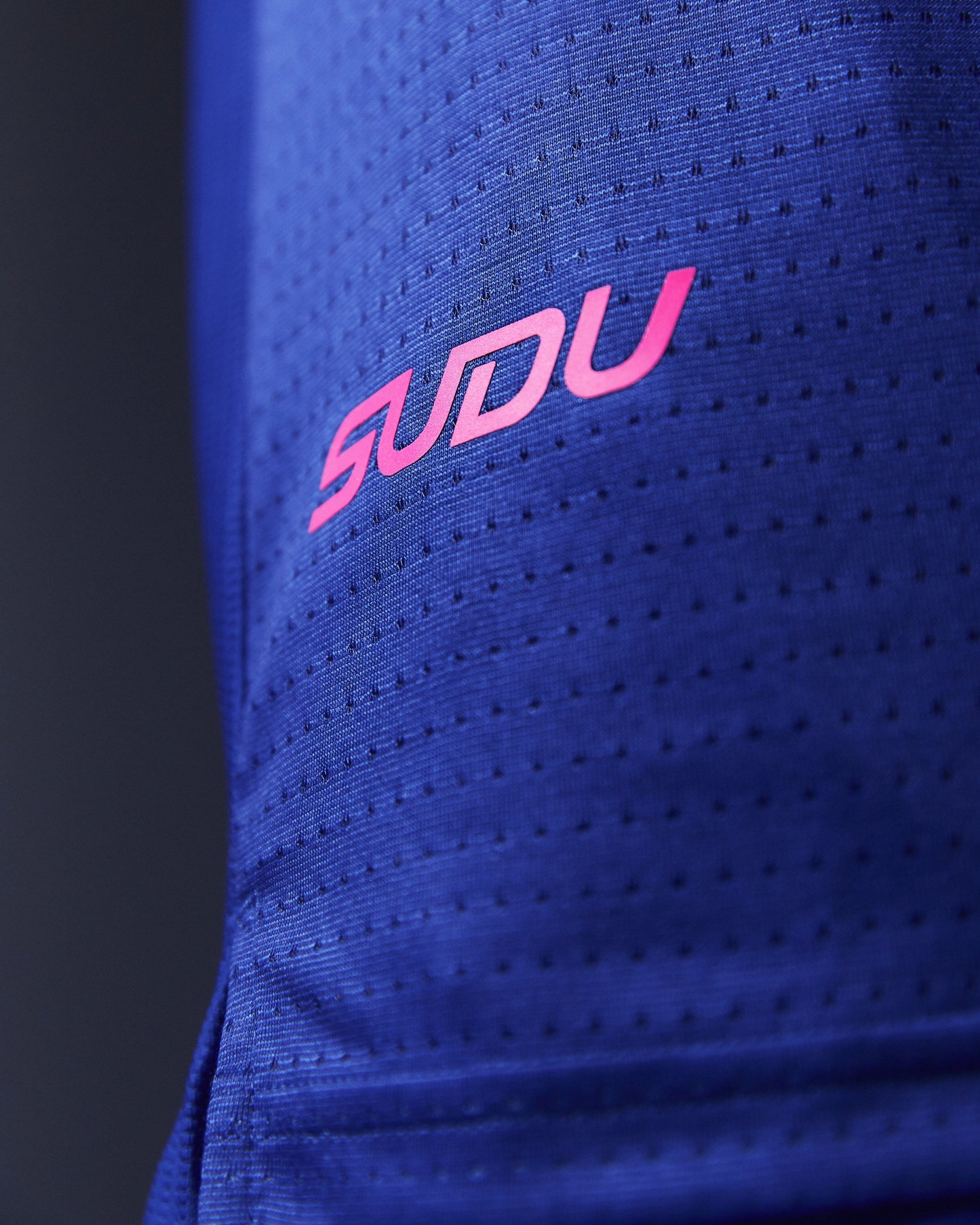 SUDU SRT SS 01 Run Short Sleeve T-Shirt - Belleweather Blue / Carmine Rose Short Sleeve T-Shirt